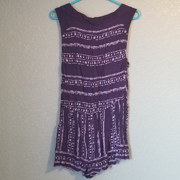 Ecote Sleeveless Romper - Picture 3 of 5